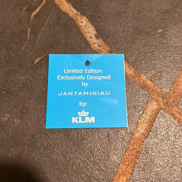 Jantaminiau Toiletry Bag, offered by KLM Airlines - Picture 5 of 5